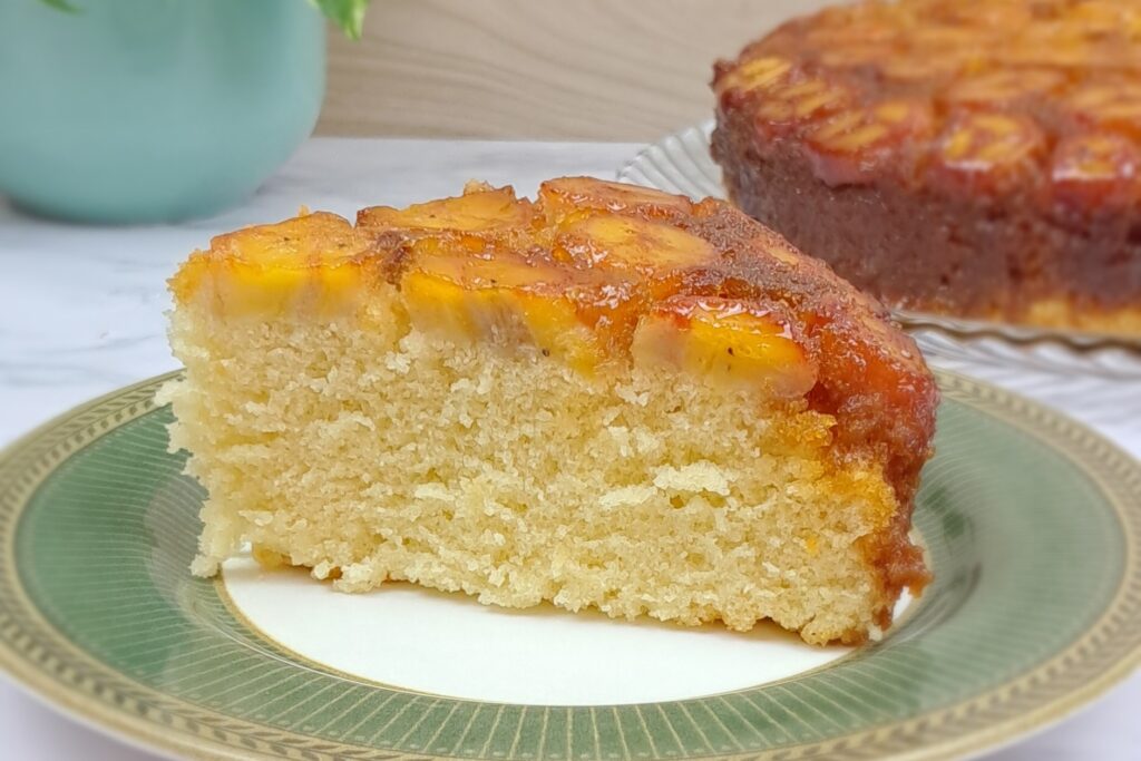Bolo de Banana Caramelizada: Macio e Saboroso