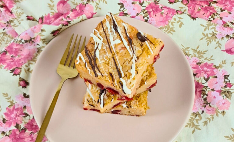 Blondie: brownie de chocolate branco com cereja